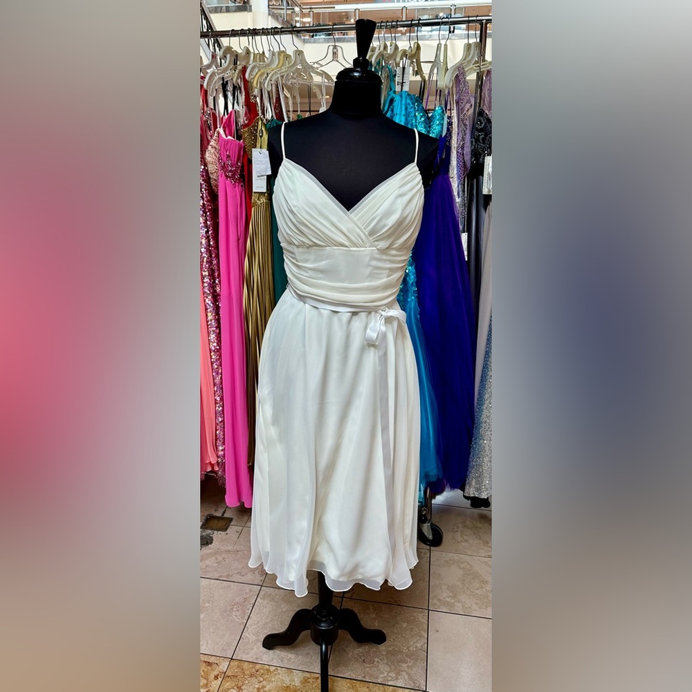 White New York cocktail gown size 14, style # 5653